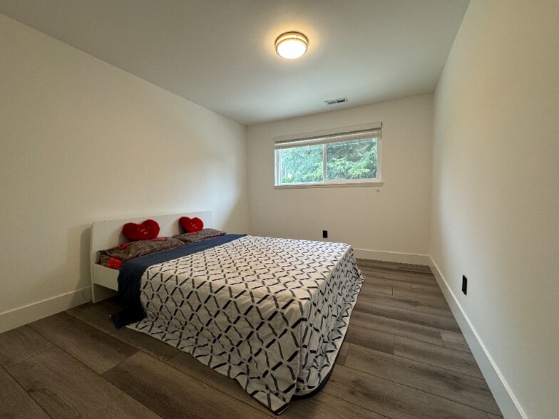 Building Photo - 12230 95th Pl NE