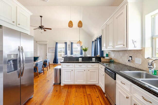 Building Photo - 814 Helen Blvd