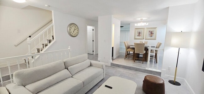 Building Photo - 8 Highlands Ct