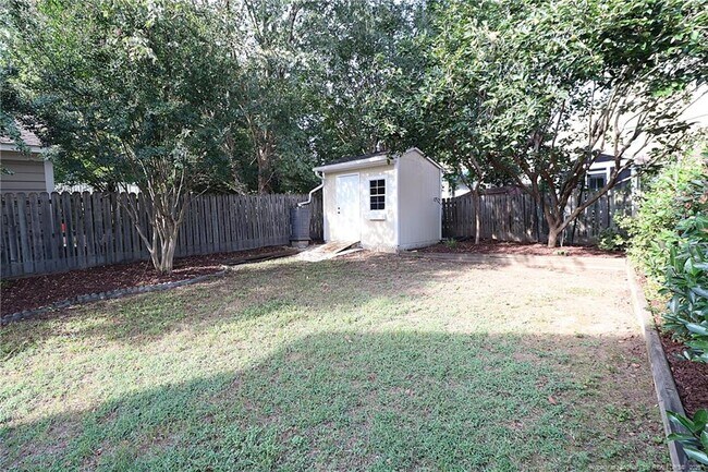 Building Photo - 10448 Neland St