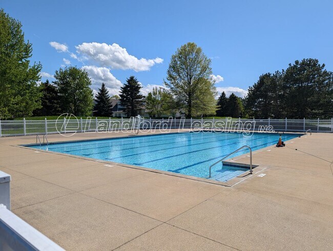 Building Photo - 33317 Fairport Dr