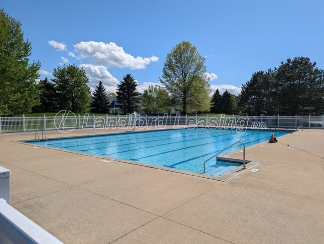 Building Photo - Avon Lake 3-Bedroom Condo with Pool, Tennis Courts & Lawn Care Included