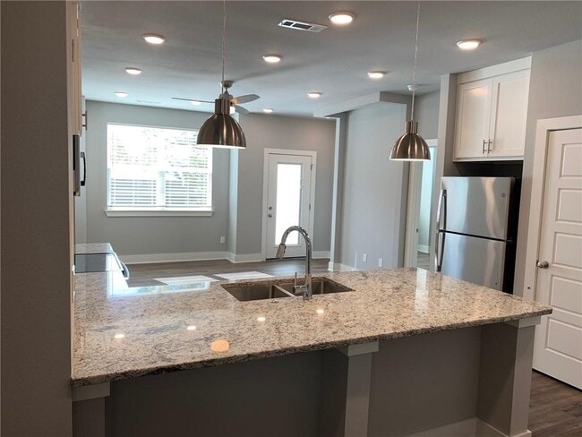 Building Photo - 1735 W Deane St