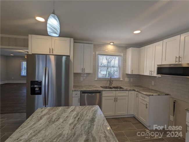 Building Photo - 354 Fieldstone Rd