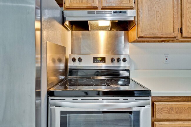 Building Photo - 2 bed 2 bath condo