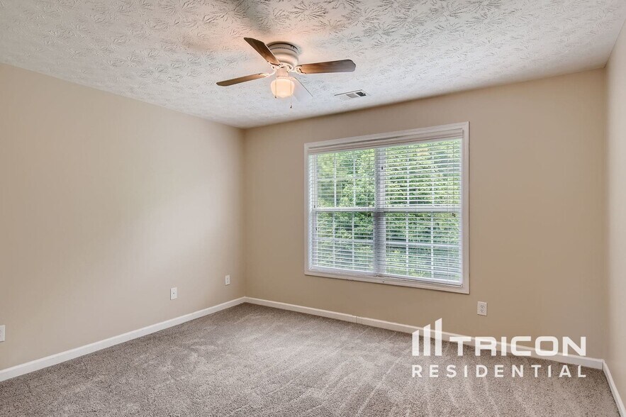 Building Photo - 828 Redan Way