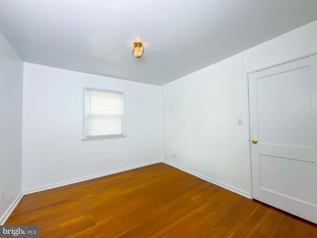 Building Photo - 12040 Valleywood Dr