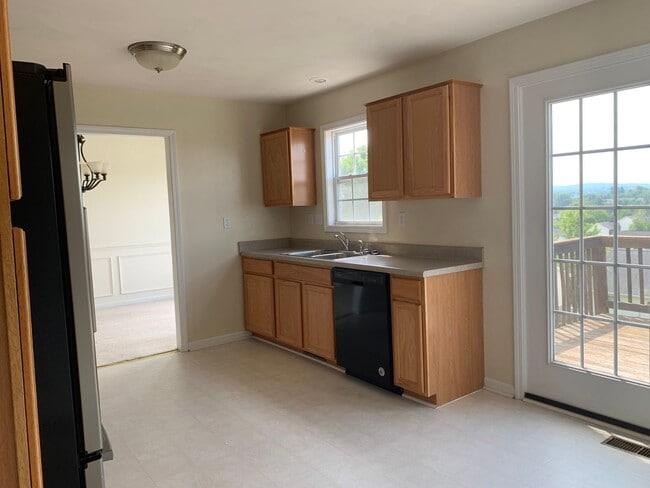 Building Photo - 1111 New Village Dr NW