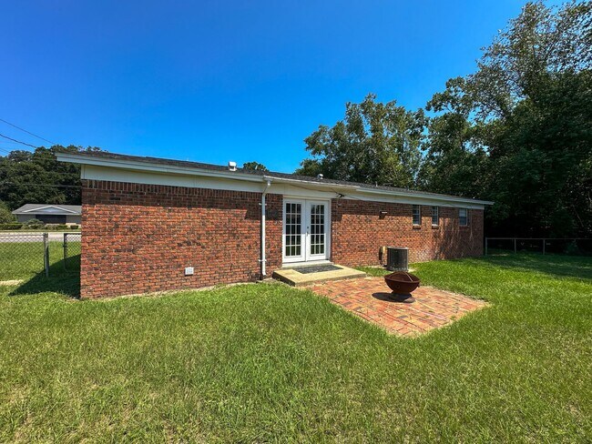Building Photo - 279 Airport Blvd
