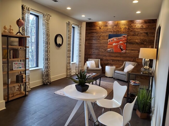 Building Photo - 210 30th Ave N