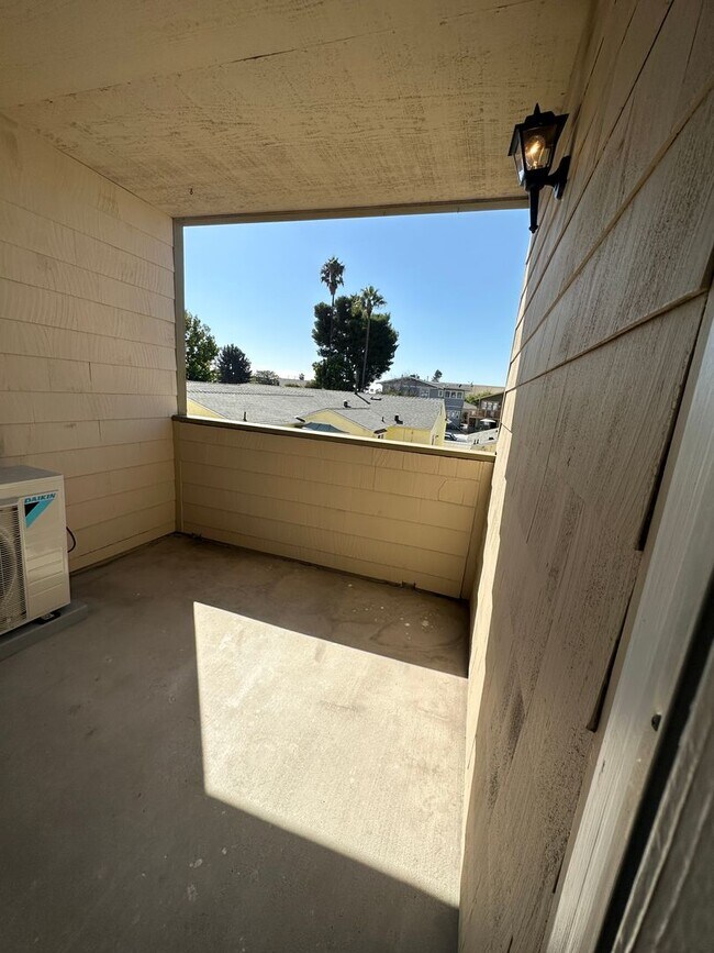 Building Photo - 455 E St.