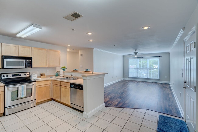 Building Photo - 2820 Bloomfield Ln