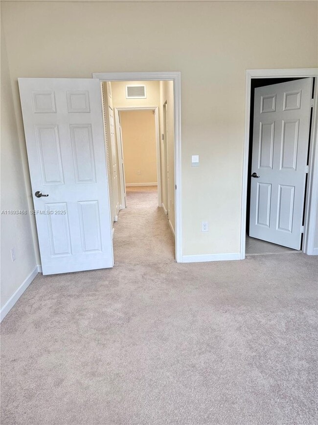 Building Photo - 3219 SE 5th Ct