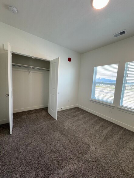 Building Photo - 3105 S 225 W