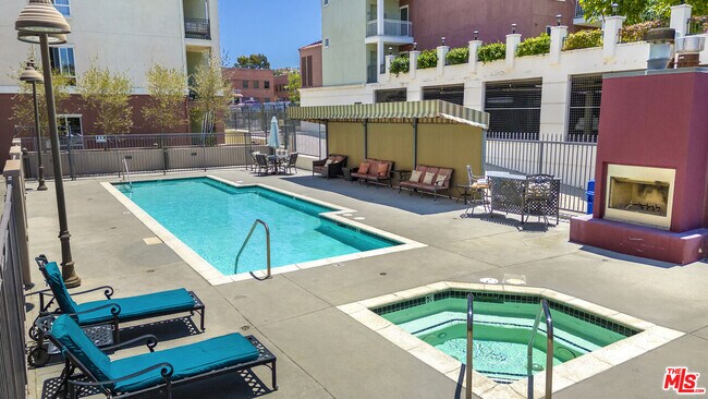 Building Photo - 3750 Santa Rosalia Dr