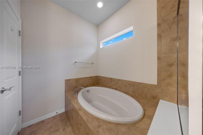 Building Photo - 932 Banyan Dr