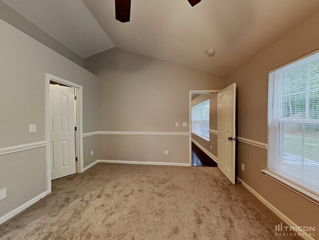 Building Photo - 6631 Sunman Rd