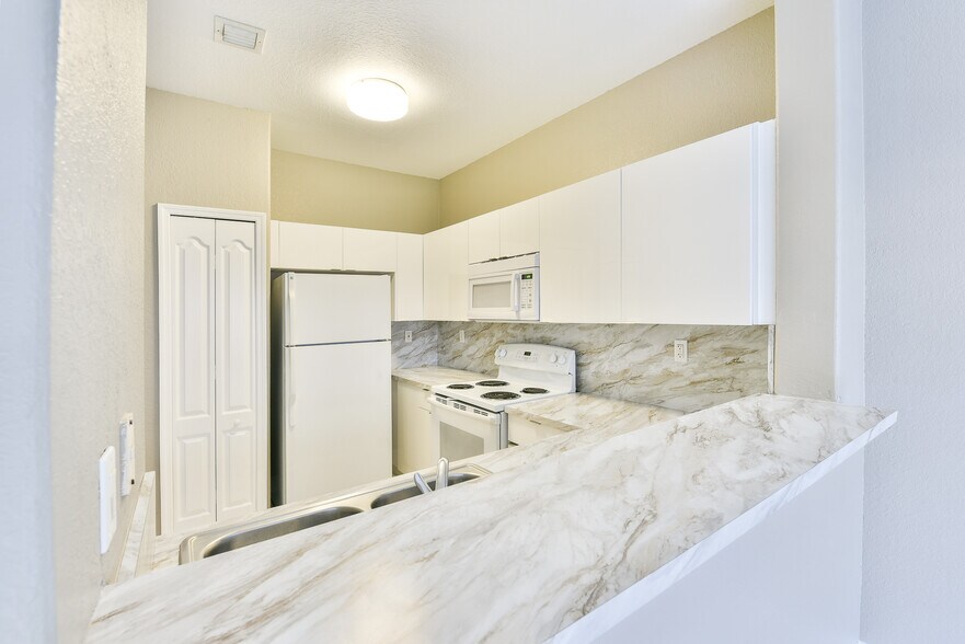 Building Photo - 1663 SE 29th St # 109