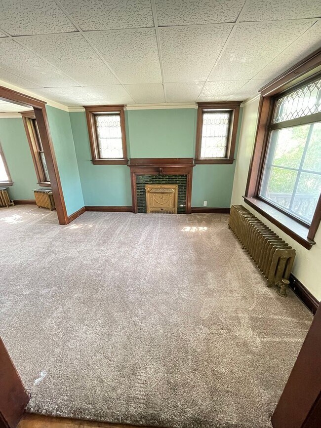 Building Photo - AVAILABLE AUGUST - 2 Bedroom 1 Bath Lower ...