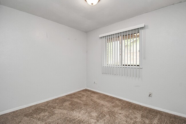 Building Photo - 707 S Franklin Ave