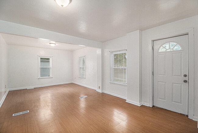 Building Photo - 853 Madison St