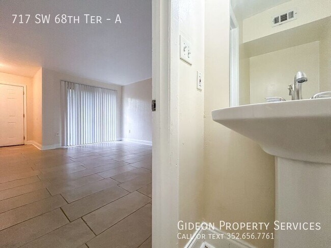 Building Photo - 717 SW 68th Terrace
