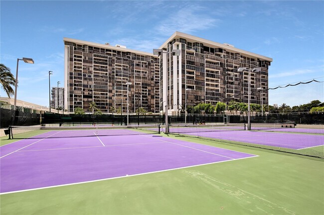 Building Photo - 1901 Brickell Ave