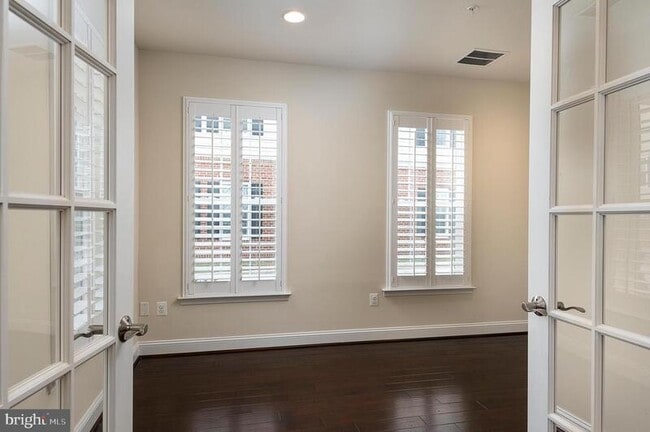Building Photo - 115 Meridian Ln