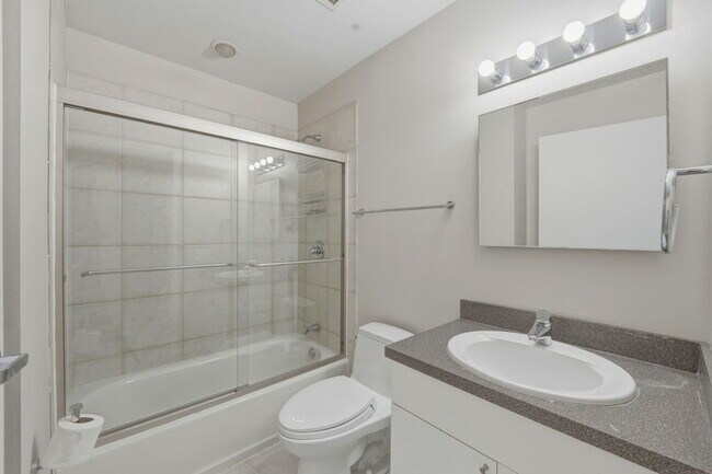 Building Photo - 510 W Erie St