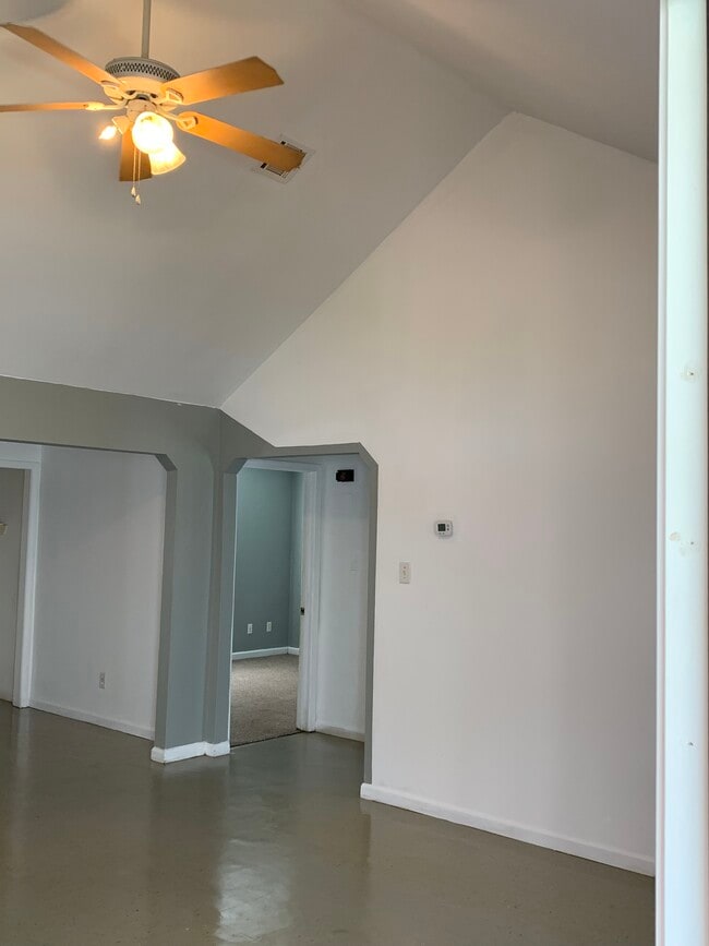 Building Photo - Chateau Joli Apartments