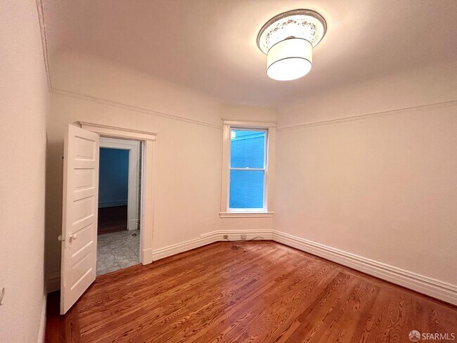 Building Photo - 816 Stanyan St