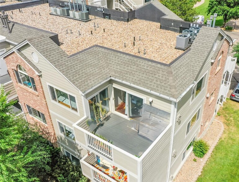 Building Photo - 2850 Aurora Ave