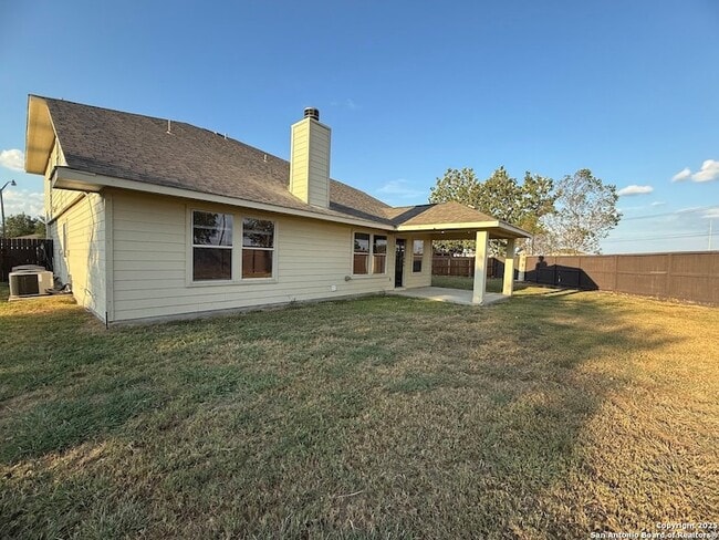 Building Photo - 570 Roadrunner Ave