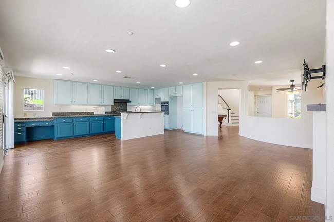 Building Photo - Lakeview Highlands Estate