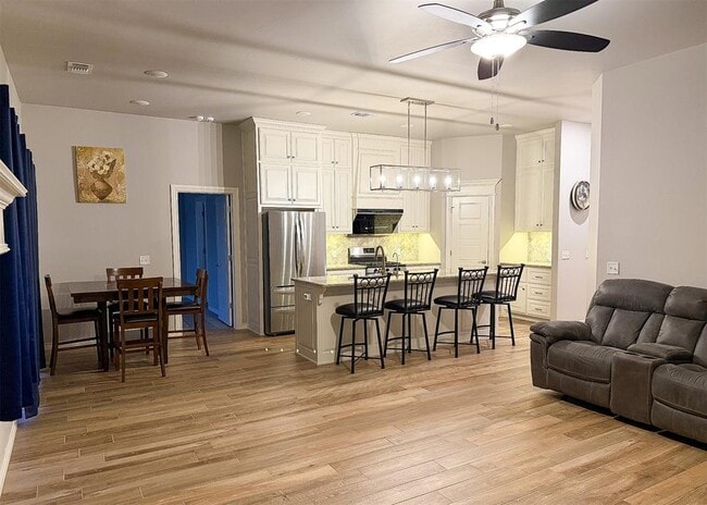 Building Photo - 4201 Palmetto Trail