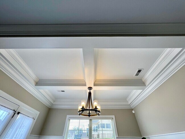 Building Photo - 9015 Seven Lakes Dr