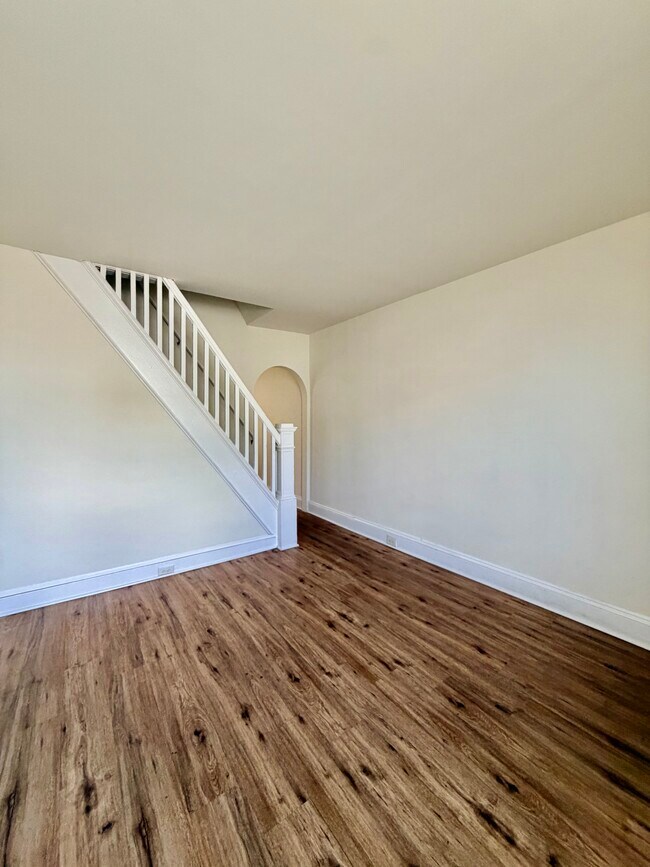 Building Photo - 1844 Hart Ln