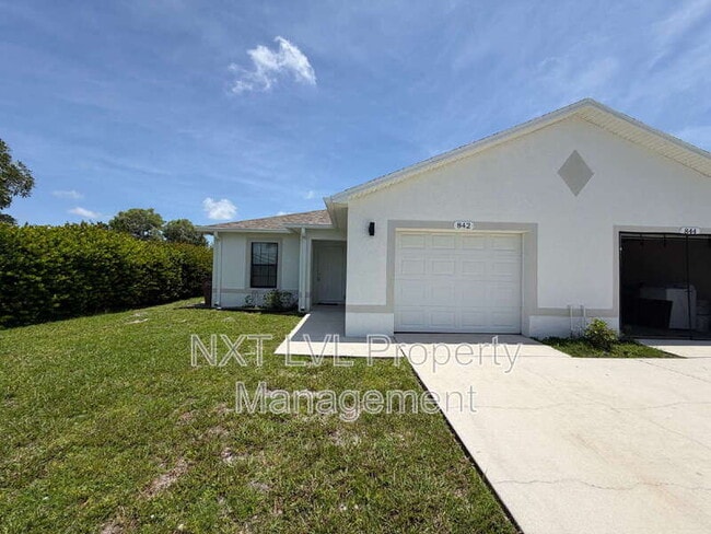 Building Photo - 842 SW 39th Terrace