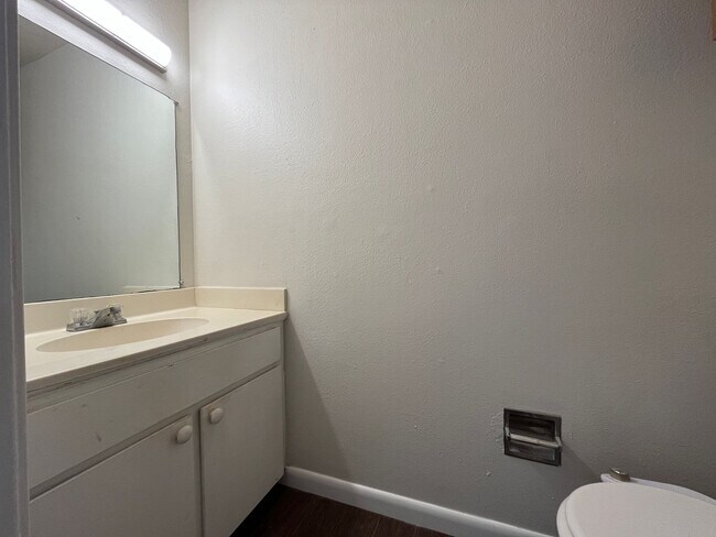 Building Photo - Two Story South Side Townhome