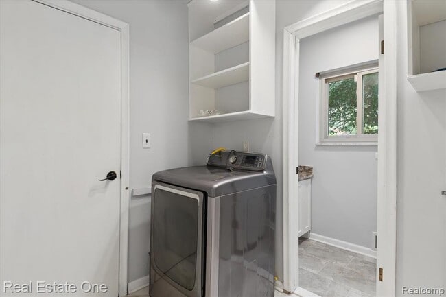 Building Photo - 23944 Fordson Dr