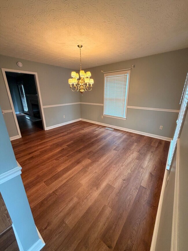 Building Photo - 3BR Home | Granite Kitchen | Fireplace | Deck | Fenced Yard