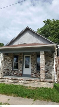 Building Photo - Beautifully Renovated 2 Bed, 1 Bath with AC!