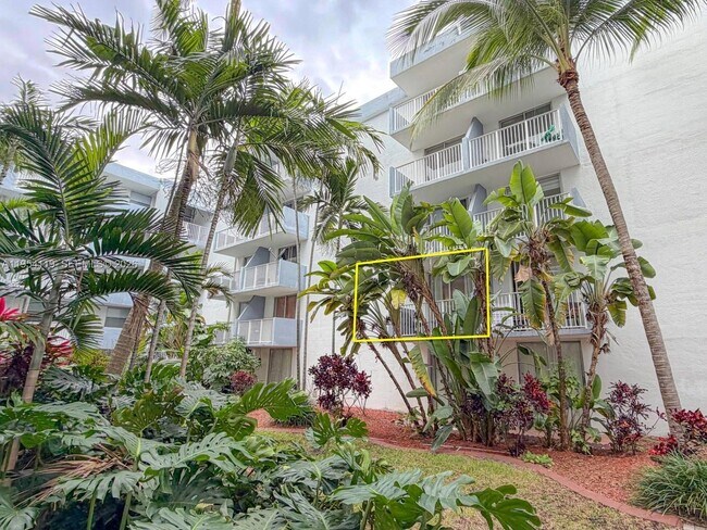 Building Photo - 1801 S Treasure Dr