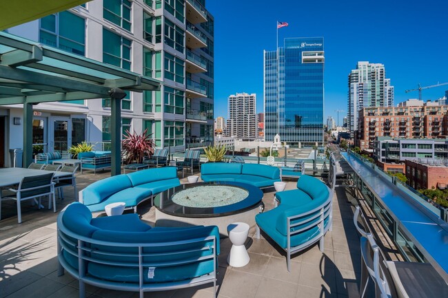 Building Photo - Stunning Legend Condo with Huge Patio Look...