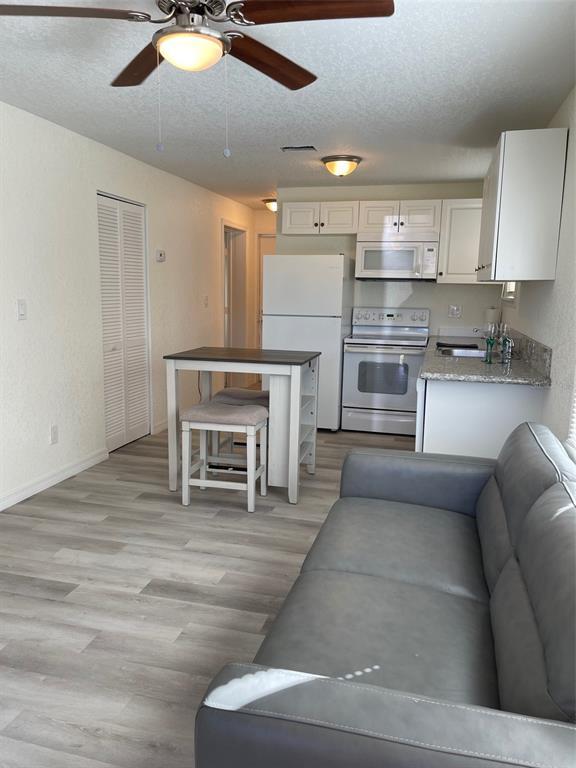 Building Photo - 1130 Monaco Dr