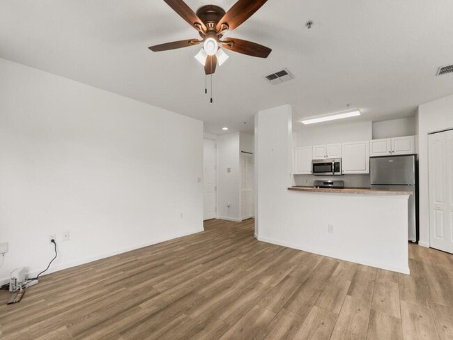 Building Photo - 5020 Fairways Cir