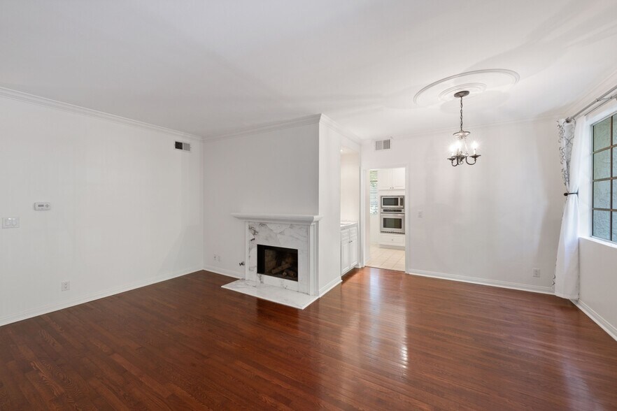 Building Photo - 1375 Kelton Ave