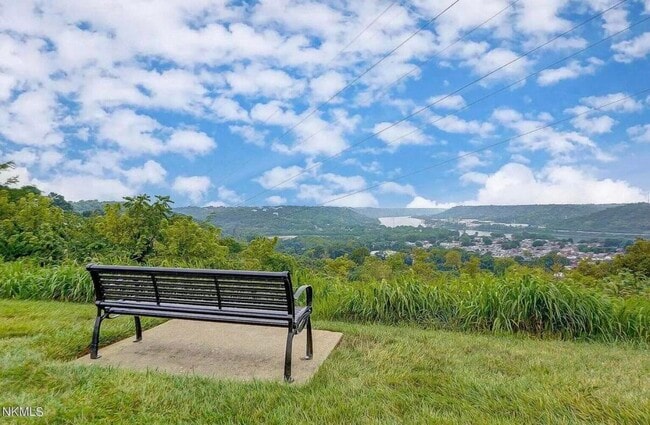 Building Photo - 422 Breezewood Ct