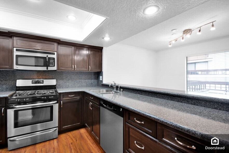 Building Photo - 25596 Mont Pointe