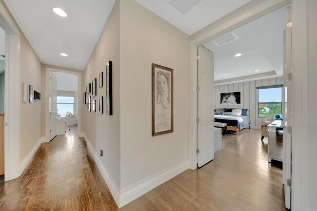 Building Photo - 10302 Sweet Bay Manor
